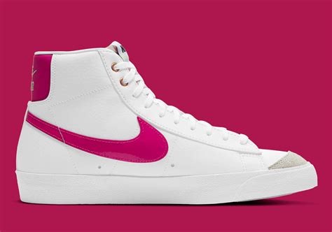 nike blazer mid roze wit|Nike Blazer Mid top.